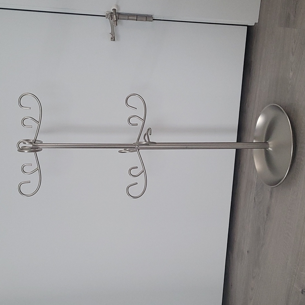 Umbra Jewelry two tier stand with 8 hooks